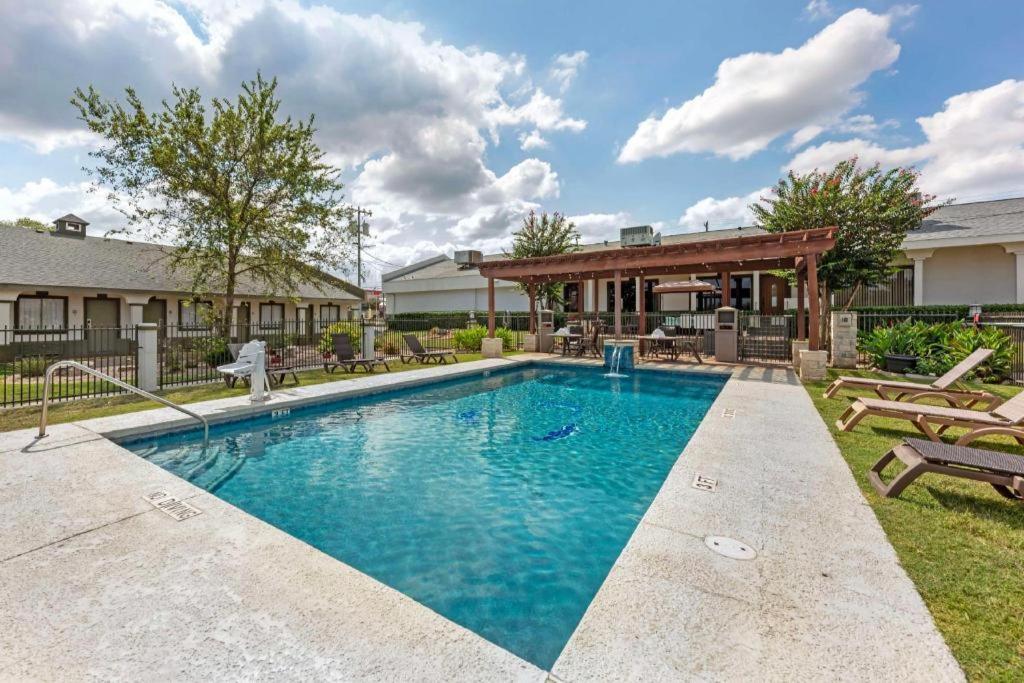 Best Western Post Oak Inn Burnet Zewnętrze zdjęcie
